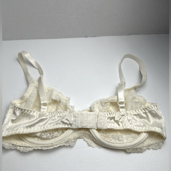 Victoria's Secret Vintage Ivory Lace Unlined Underwire Bra Size 36D - Picture 3 of 5